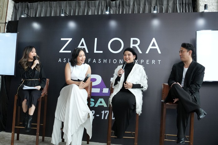 (Kiri-kanan): Ayla Dimitri, Fashion & Lifestyle Influencer; Maritska Sandani, Sr. Public Relations & Social Media ZALORA Indonesia; Vince Flores, Brand Communications - SEA Senior Manager ZALORA