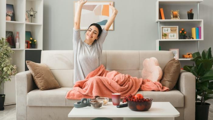 Gak Suka Keramaian, Ini Cara Rayakan Tahun Baru 2024 Anti-Mainstream buat Para Introvert