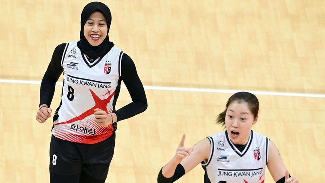 Pelatih GS Caltex Cha Sang Hyun memberikan pujian kepada Megawati Hangestri Pertiwi usai kalah 0-3 dari Red Sparks di Liga Voli Korea, Rabu (21/2).
