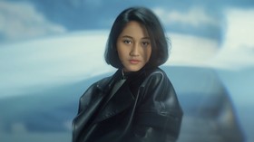Bertemu Kembali, Lagu Duka Melly Goeslaw Kehilangan Nike Ardilla