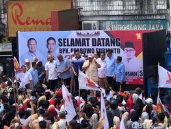 Di Padang, Prabowo Janji akan Basmi Kemiskinan-Percantik Pasar Raya Padang