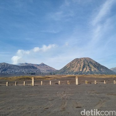 Respons Gubernur Khofifah soal Viral Turis Korea Selatan Paralayang di Bromo