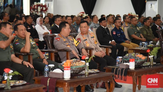 Acara deklarasi pemilu damai diikuti sekitar 300 peserta mulai dari organisasi pemuda, organisasi masyarakat, OKP, para rektor, dan petugas KPU-Bawaslu.