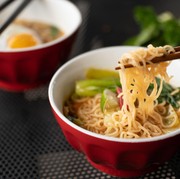 Deretan Makanan yang Sebaiknya Tidak Dikonsumsi Bersama Mie Instan