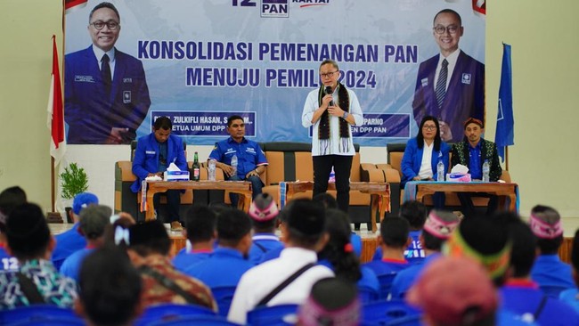 Ketua Umum Partai Amanat Nasional (PAN) Zulkifli Hasan mengajak seluruh kandernya untuk mensosialisasikan sosok Prabowo-Gibran ke seluruh masyarakat di NTT.