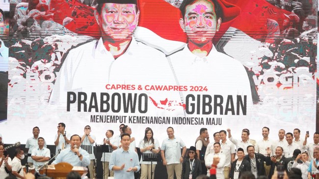 Malamnya Gibran Rakabuming akan melanjutkan kampanye ke Karawang, Jawa Barat untuk menghadiri acara musik bertema Satnite with Pandugi (Pantura Dukung Gibran).