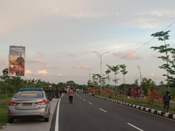 Polisi Sekat Bypass Mandalika Buntut 2 Kampung Bentrok di Lombok Tengah