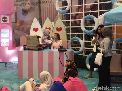 Serunya Kelas Make Up Bareng MUA Profesional di Lazada Fest 12.12 Surabaya