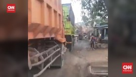 VIDEO: Demo Truk di Parung Panjang Blokir Jalan Hingga Lalin Lumpuh