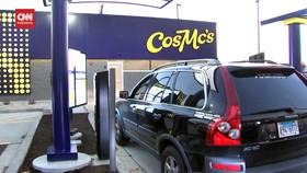 VIDEO: Restoran Spin-off CosMc's Laris Manis Saat Perdana Dibuka