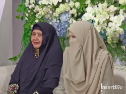 Ibu Mendiang Uje Terseret Dugaan Penipuan Umrah, Kuasa Hukum Beri Penjelasan