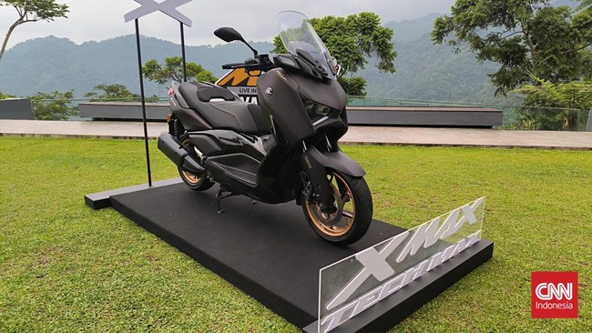Xmax Tech Max yang menggunakan warna khusus Magma Black dan sejumlah aksesori impor dijual lebih mahal Rp5,3 juta dari varian standar.