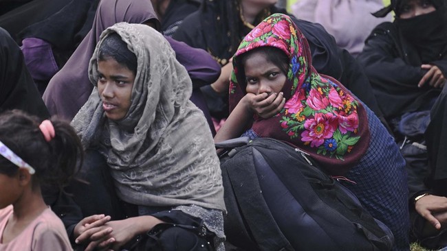 FOTO: 23 Pendaki Marapi Tewas hingga Rohingya Luntang-lantung di Aceh