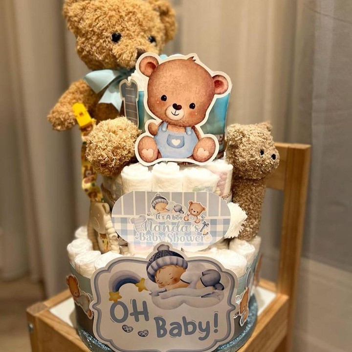 <p>Acara baby shower ini digelar dengan cukup meriah dengan berbagai perlengkapan dan dekorasi bernuansa biru muda. Keluarga yang hadir juga menggunakan baju serba biru untuk menggambarkan jenis kelamin Si Kecil. (Foto: Instagram: @nandagita16)</p>