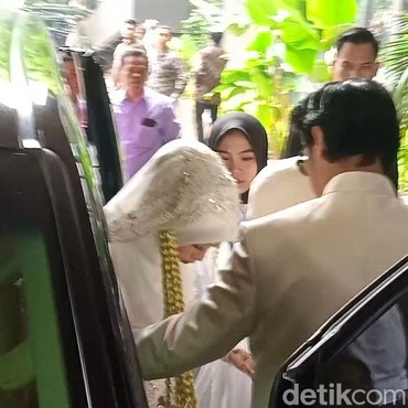 Adiba Khanza & Egy Maulana Tiba di Lokasi, Suasana Jelang Akad Dipenuhi Karangan Bunga