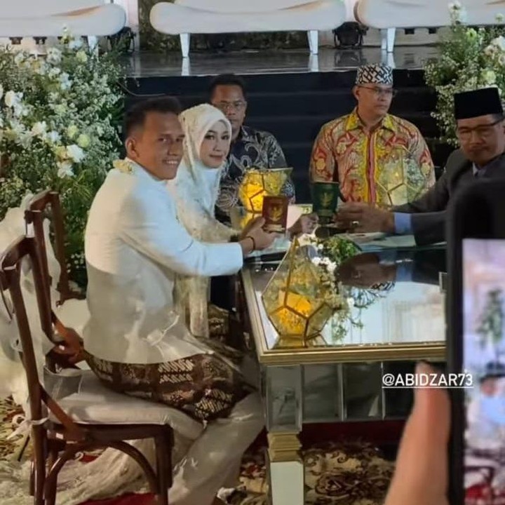 <p>Pemilik nama lengkap Adiba Khanza Az-Zahra datang terlebih dahulu didampingi oleh sang Bunda, Umi Pipik dan sang adik, Abidzar Al-Ghifari. (Foto: Instagram @kafka.am @novarianto30 @nanitlarissa @amie.ra)</p>