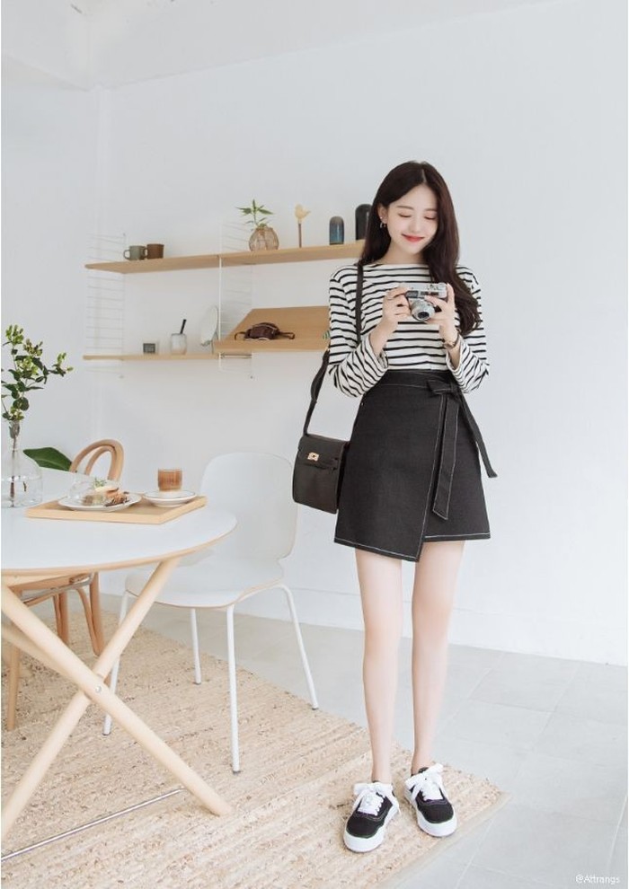 Inspirasi 7 OOTD Monochrome ala K-style, Classy dan Anti Gagal!