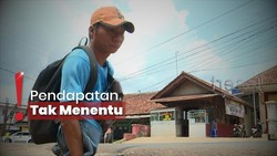 Kisah Pilu Kang Eman Jual Parfum Keliling di Ciamis dengan Keterbatasan Fisik