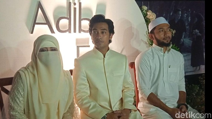 Jumpa Pers Pernikahan Adiba Khanza dan Egy Maulana Jumpa Pers Pernikahan Adiba Khanza dan Egy Maulana