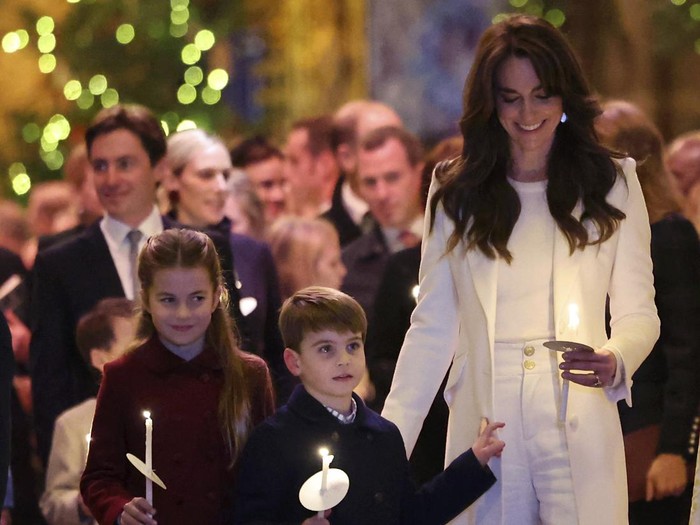 Britain's Kate, Princess of Wales, with her children Princess Charlotte and Prince Louis attend the Together At Christmas carol service at Westminster Abbey in London, Friday, Dec. 8, 2023. Spearheaded by The Princess of Wales and supported by The Royal Foundation, the service is a moment to bring people together at Christmas time and recognise those who have gone above and beyond to help others throughout the year. (Chris Jackson/Pool via AP)