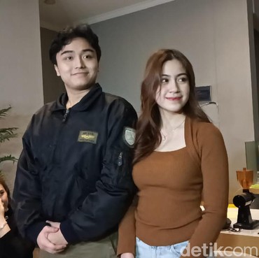 Interaksi Leon Dozan & Rinoa Disorot, Tangan Ditepis hingga Tolak Rangkulan