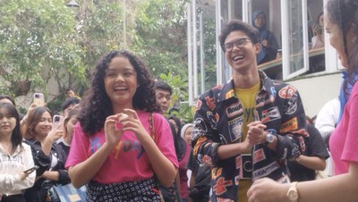Ganjar Persilakan Anak Masuk Politik, Anies Minta Tak Buru-buru Alam Ganjar dan Mutiara Baswedan juga aktif di kegiatan kepemudaan. Mutiara lolos seleksi program Youth Ambassador pada 2019. Sementara Alam Ketua Harian IESPA.