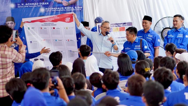 Ketua Umum PAN, Zulkifli Hasan, mengajak seluruh elemen masyarakat untuk memerangi stunting dengan mencukupi kebutuhan gizi seimbang.