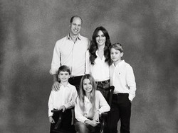Pangeran William-Kate Middleton Disebut Malu dengan Kegagalan Photoshop Kartu Natal