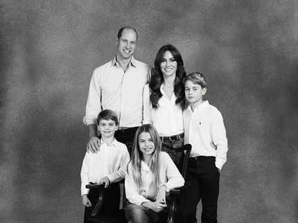 7 Potret Kartu Natal Pangeran William & Kate Middleton dari Tahun ke Tahun, Tinggi Pangeran George Jadi Sorotan
