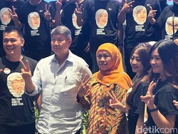 Kode Dua Jari Khofifah Siap All Out Menangkan Prabowo-Gibran