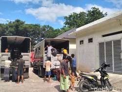 Warga Aceh Besar Hadang Truk Pembawa 135 Pengungsi Rohingya ke UPTD Dinsos