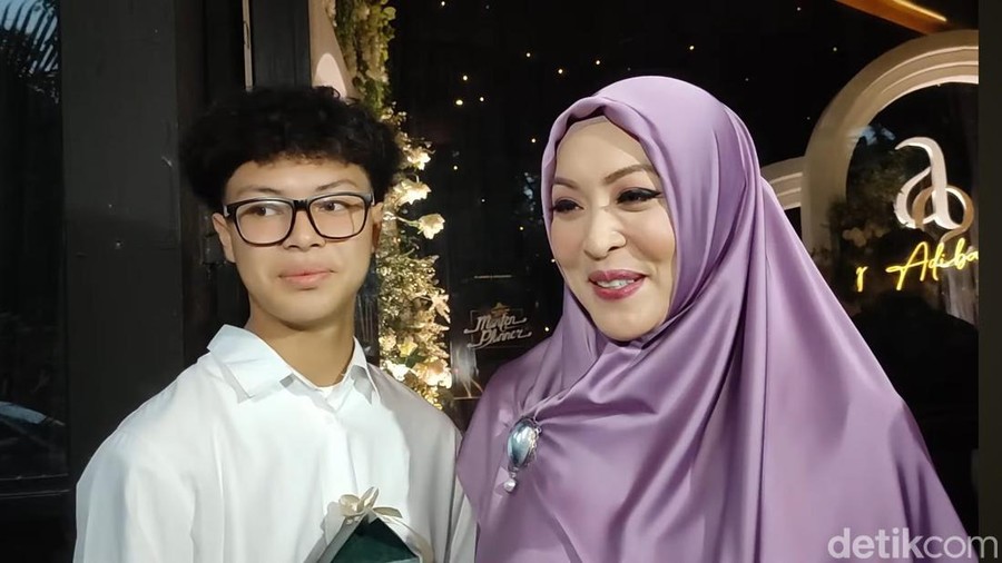Angelina Sondakh dan Keanu Massaid.