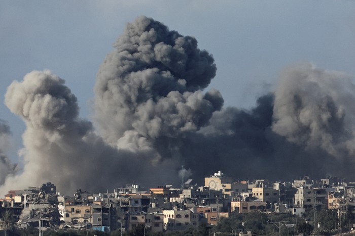 Smoke rises over Gaza, amid the ongoing conflict between Israel and the Palestinian Islamist group Hamas, as seen from southern Israel, December 9, 2023. REUTERS/Athit Perawongmetha