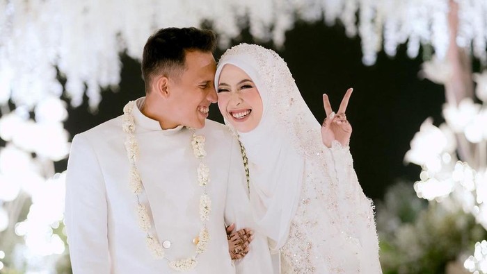 Detail Busana Pernikahan Adiba Khanza dan Egy Maulana Vikri, Anti Mainstream Pakai Black & White