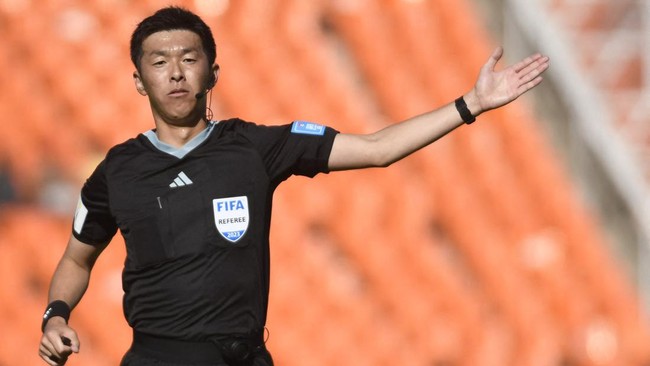 Anggota Exco PSSI Arya Sinulingga mengungkap alasan pihaknya memakai wasit Jepang memimpin Persib Bandung vs Persik dan Persita vs Persikabo di Liga 1.