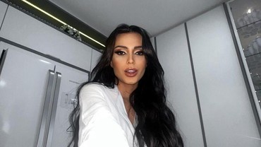 Usai Hancurkan Asmara Neymar, Model Seksi Ini Ngaku Digoda Lionel Messi