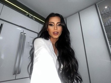 Usai Hancurkan Asmara Neymar, Model Seksi Ini Ngaku Digoda Lionel Messi
