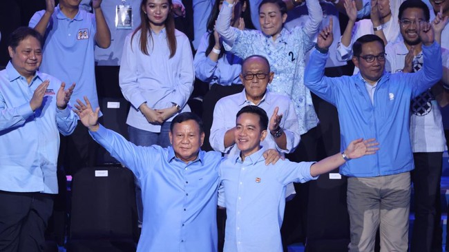 elektabilitas Prabowo-Gibran sebesar 39,3 persen, sementara Anies Baswedan-Muhaimin Iskandar 16,7 persen dan Ganjar Pranowo-Mahfud MD dengan 15,3 persen suara.