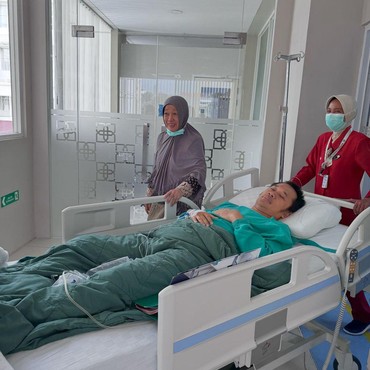 Drama Kesialan Hanung Bramantyo Jelang Akhir 2023, BAB Berdarah hingga Kaki Patah