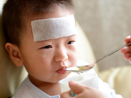7 Cara Alami Turunkan Panas Tinggi pada Anak, Bunda Perlu Tahu