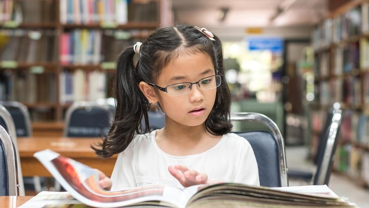 Ilustrasi Anak Membaca Buku