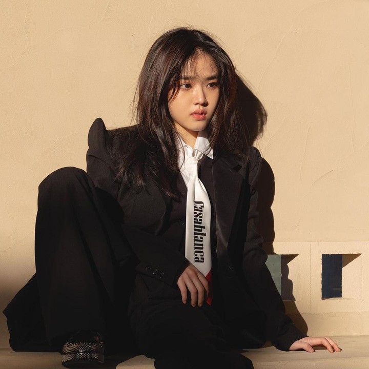 <p>Kim Hyang Gi memulai karier sebagai aktris cilik pada usia 3 tahun. Ia kerap membintangi iklan dengan aktor papan atas Korea Selatan, Bunda. Perempuan 23 tahun ini lalu mulai membintangi film dan drama sebagai aktor pada tahun 2006. Pada tahun 2014, ia berhasil memenangkan perghargaan Aktris Pendatang Baru kategori film di Baeksang Arts Awards. (Foto: Instagram @kimsmell1)</p>