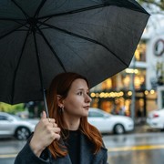 Skincare yang Wajib Dipakai di Musim Hujan, Sunscreen Termasuk!