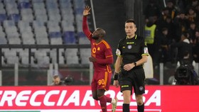 Hasil Liga Italia: 3 Kartu Merah, Roma vs Fiorentina Imbang