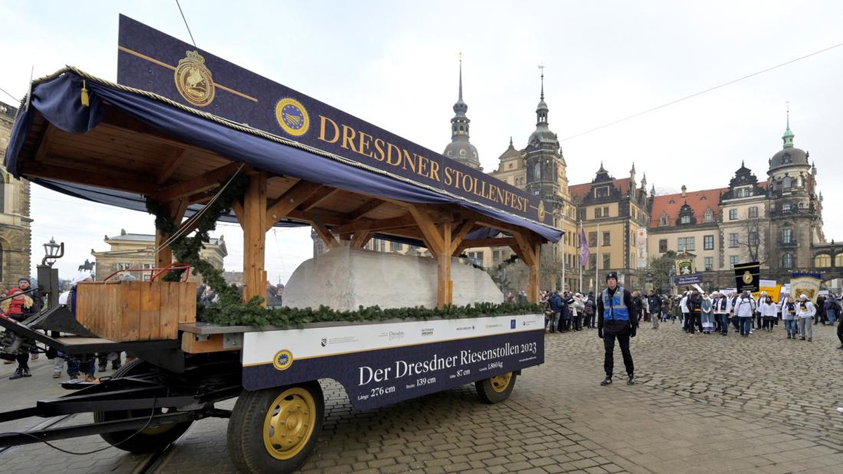 FOTO: Pasar Kuno Jerman Jual Kue Raksasa 1,8 Ton Jelang Natal
