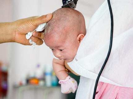 Hukum Mencukur Rambut Bayi 40 Hari Menurut Islam Beserta Sunnahnya