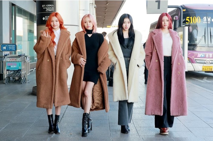 Para member ITZY menghadirkan kombinasi oversized coat yang menciptakan kesan yang kohesif dan stylish. Setiap member menunjukkan kepribadian berbeda yang memukau dan sesuai dengan gaya unik masing-masing./ Foto: instagram.com/itzy.all.in.us