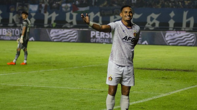 Klasemen Liga 1 mengalami perubahan setelah Persik Kediri mengalahkan Bali United pada pekan ke-24, Senin (5/2) malam waktu Indonesia.