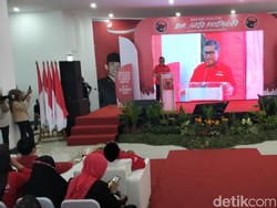 Puji Mahfud Md, Hasto Sindir Ada Ketua MK Kena Sanksi Loloskan Keponakan