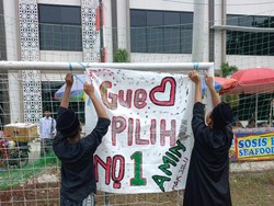 Cara Santri Majalengka Sampaikan Pesan Dukungan untuk Pasangan AMIN